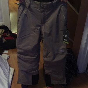 Snow resistant pants